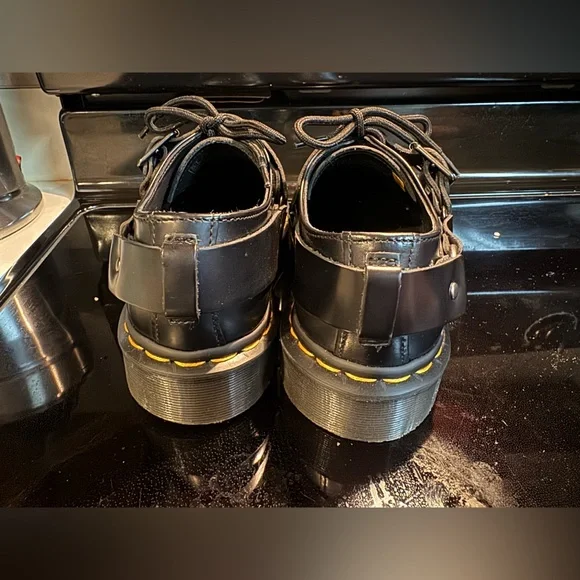 Dr. Martens Henree Lace Up Buckle Derby Shoes Sz UK6/US Women 8/Men 7 - Picture 2 of 6